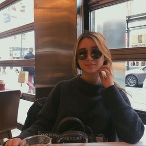 Meet your Posher, Julia
